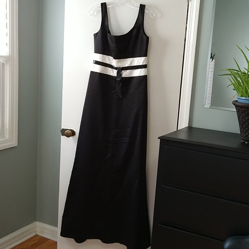 David's Bridal Sleeveless Maxi Black & White Formal Dress